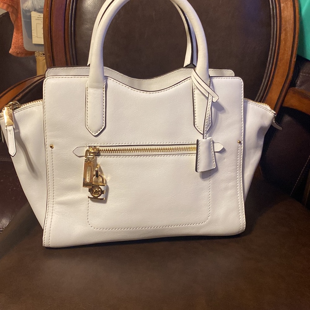 MICHAEL MICHAEL KORS WHITE LEATHER LOCK 🔐 DETAILS BAG - Picture 2 of 16